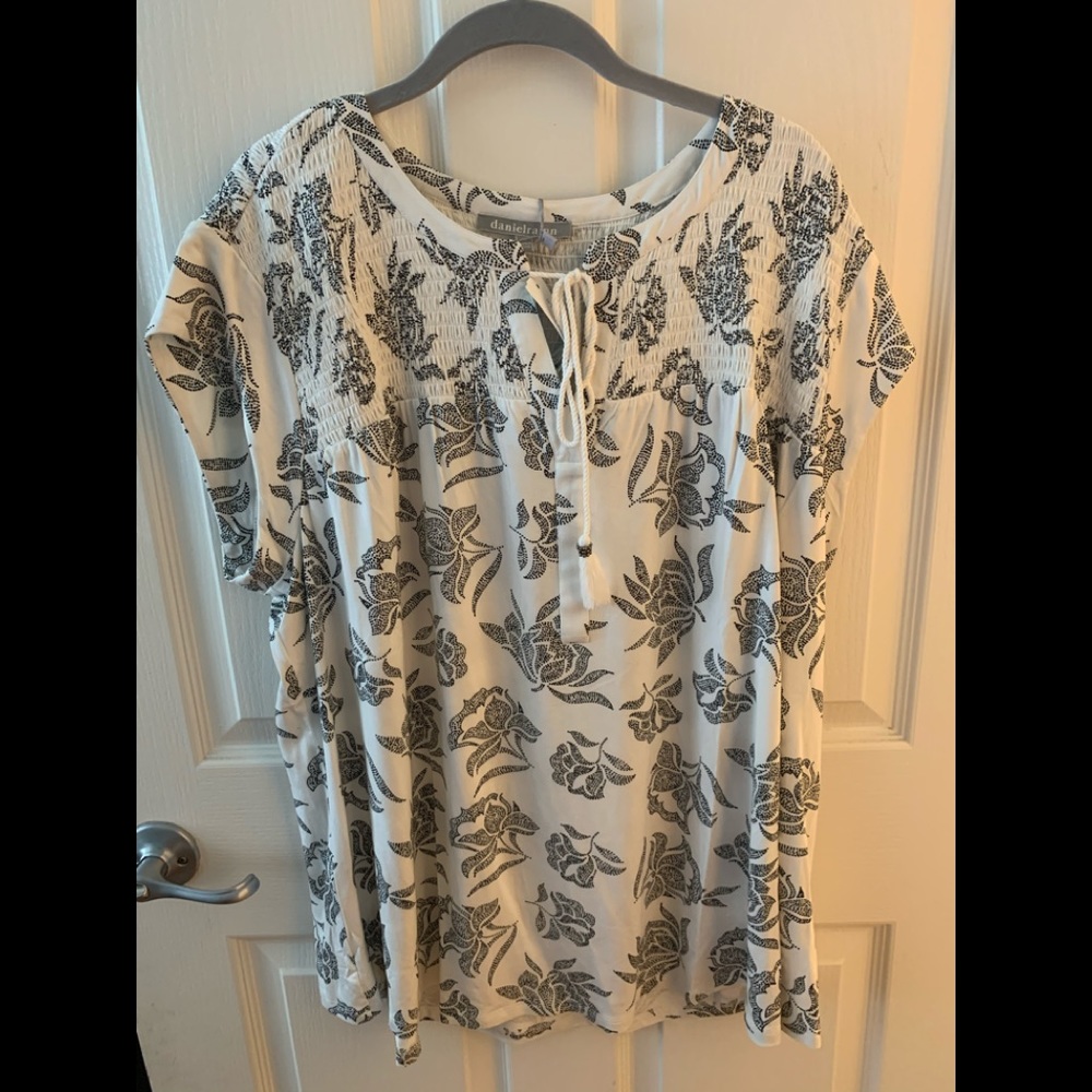 Daniel Rainn top